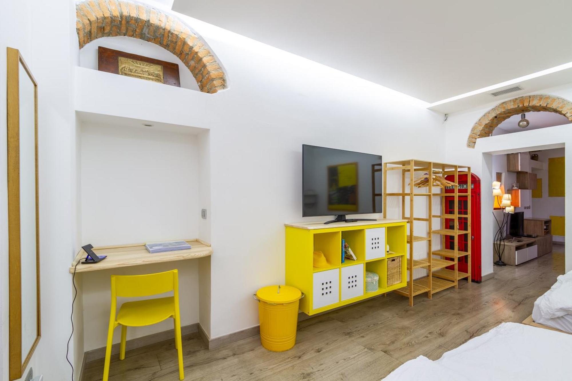 I Della Apartment Милано Екстериор снимка